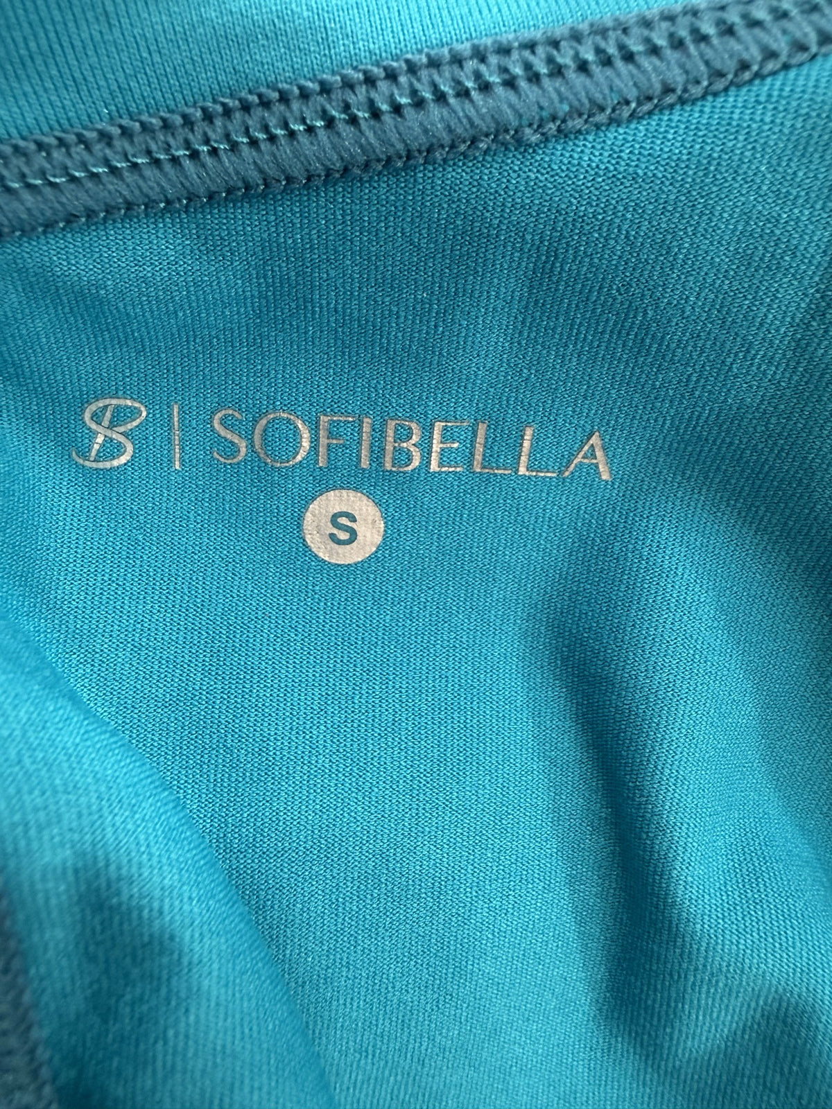 Sofibella Long-Sleeve Top brand and size label