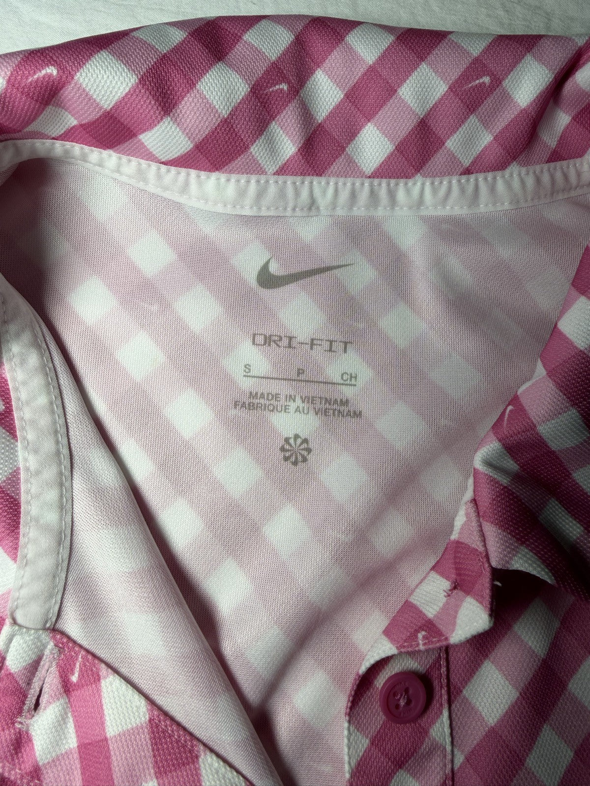 Nike brand and size label
