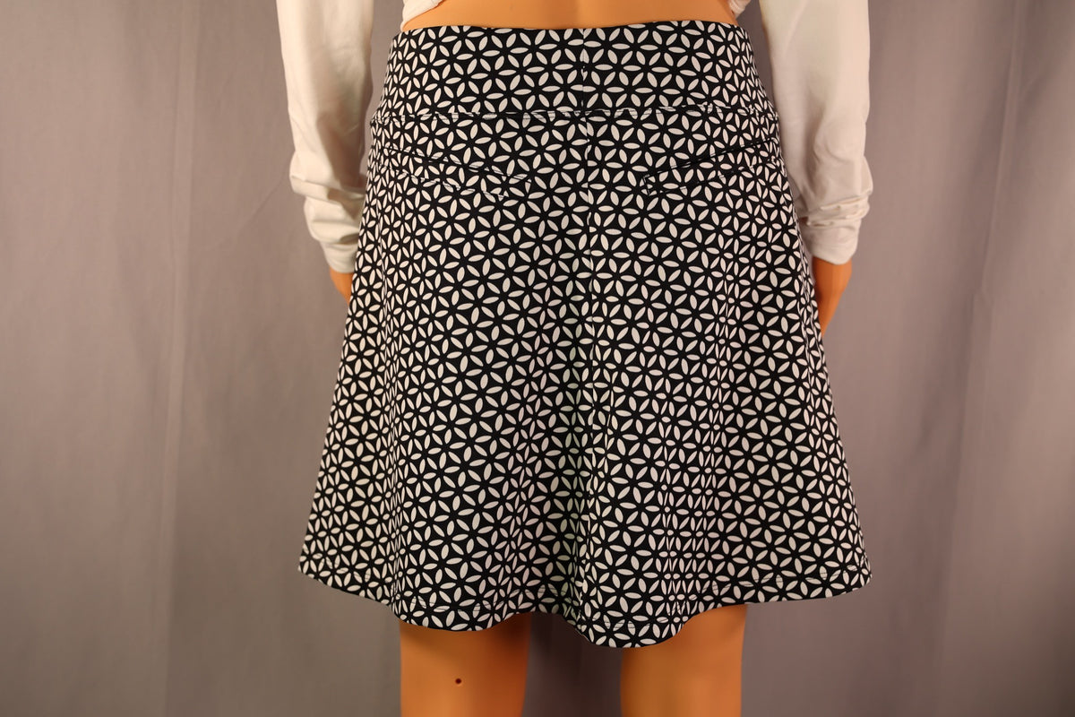Jofit Skort, Black and White Geometric Print, back