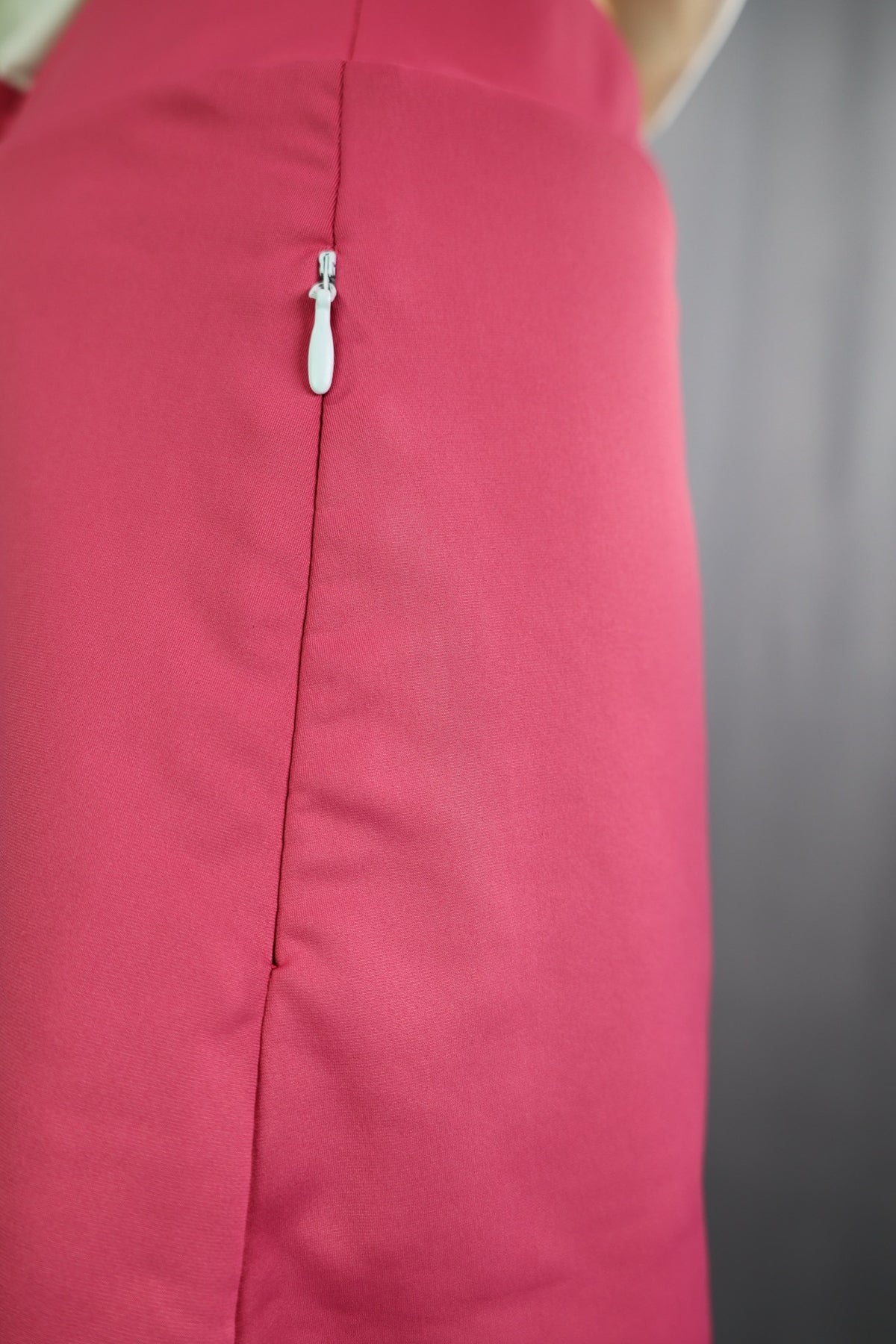 Smith & Quinn Skort, Coral - zip pocket detail